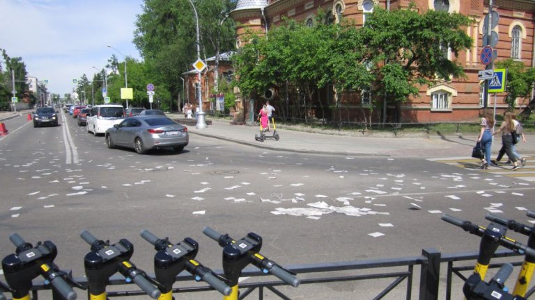 "Бумажный дождь" прошёл в центре Иркутска